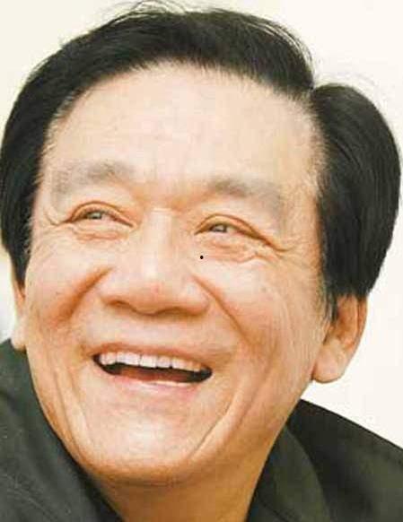 郭德纲吊唁侯耀文视频,传承相声艺术，缅怀大师风采