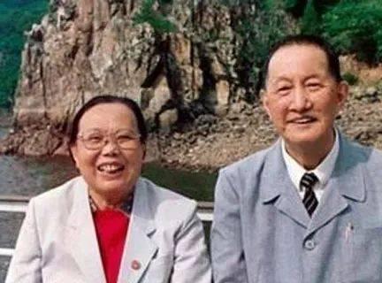 张文的老公,揭秘他的事业与家庭生活