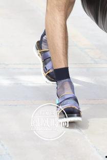 男穿凉鞋丝袜图片,男士凉鞋搭配丝袜的时尚新潮流